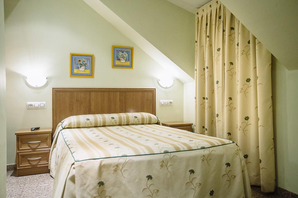 Hotel Hospederia Puerta De La Catedral Ciudad-Rodrigo Pokoj fotografie